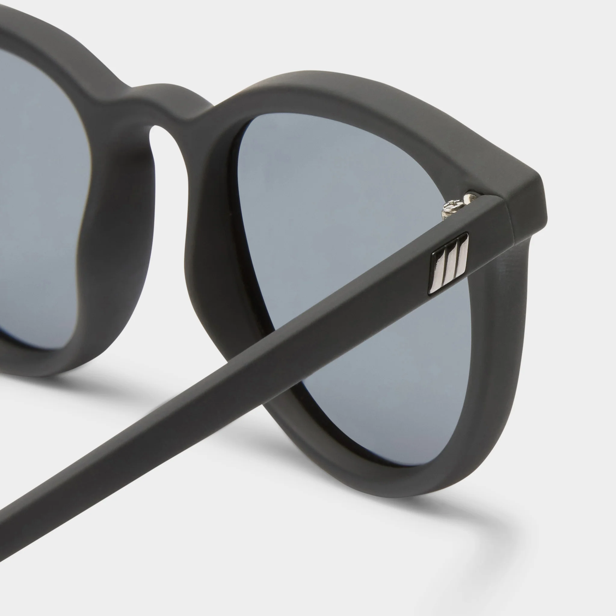FIRE STARTER | BLACK RUBBER POLARISED - Image 4
