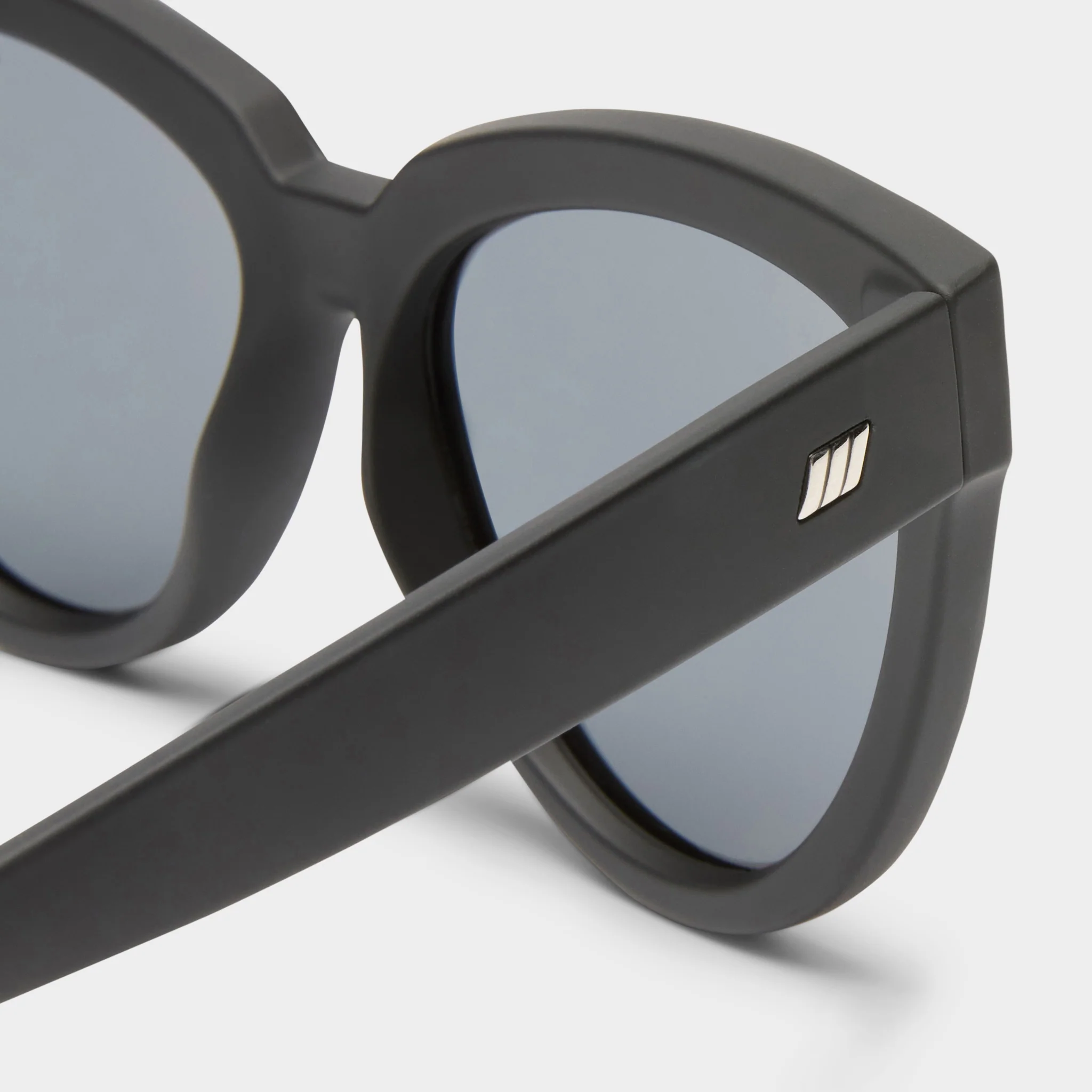 LIAR LAIR | BLACK RUBBER POLARISED - Image 4